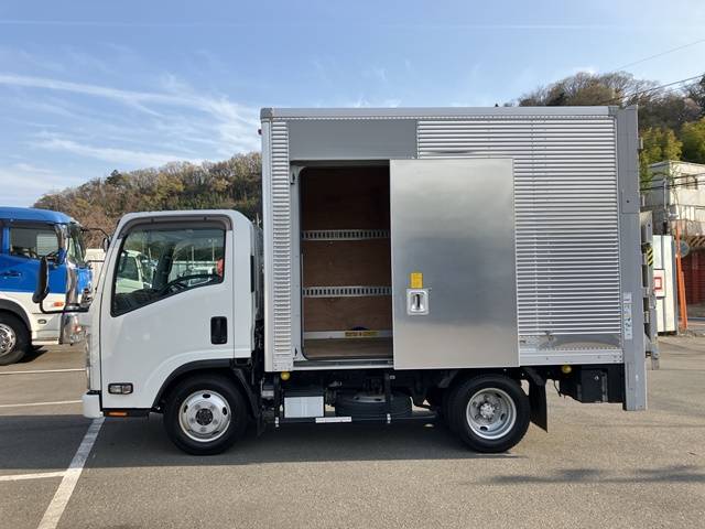 いすゞエルフアルミバン小型（2t・3t）[写真06]