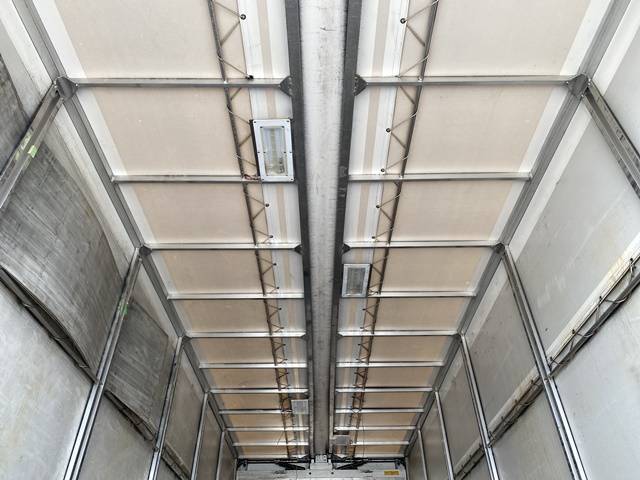 いすゞフォワード幌ウイング中型（4t）[写真13]