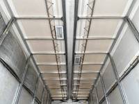 いすゞフォワード幌ウイング中型（4t）[写真13]