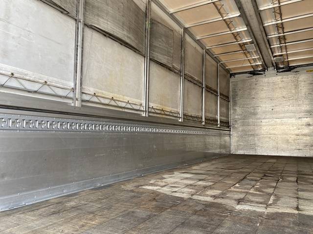 いすゞフォワード幌ウイング中型（4t）[写真14]