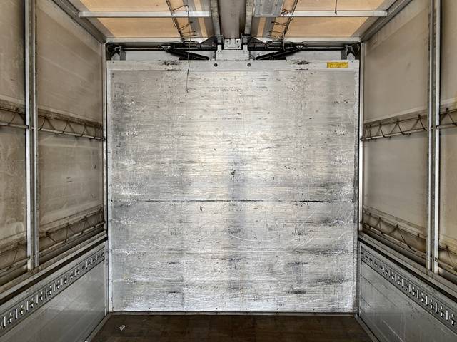 いすゞフォワード幌ウイング中型（4t）[写真16]