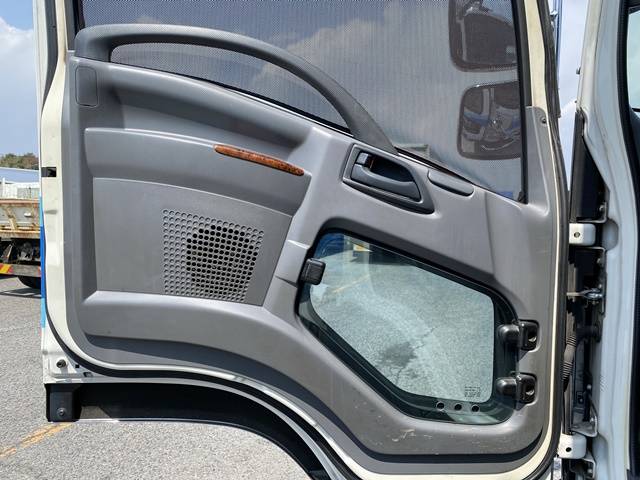 いすゞフォワード幌ウイング中型（4t）[写真29]