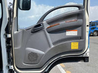 いすゞフォワード幌ウイング中型（4t）[写真30]