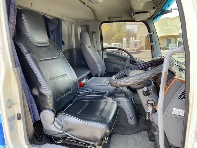 いすゞフォワード幌ウイング中型（4t）[写真34]