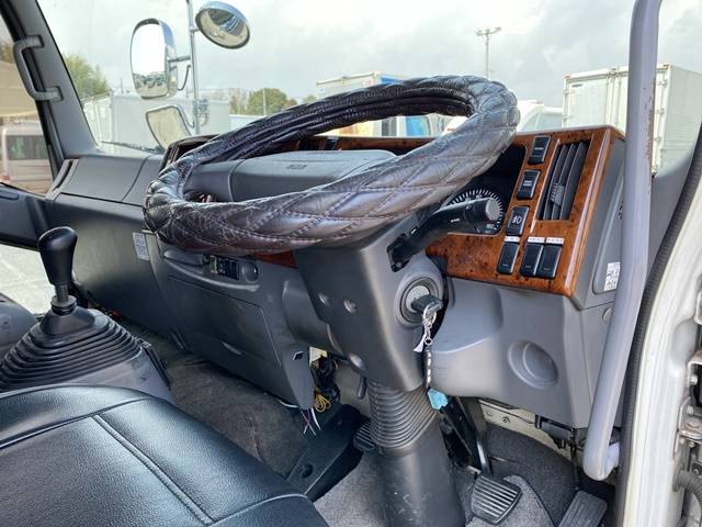 いすゞフォワード幌ウイング中型（4t）[写真35]