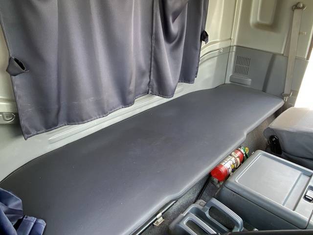 いすゞフォワード幌ウイング中型（4t）[写真36]