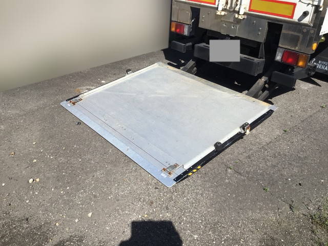 いすゞエルフ冷凍車（冷蔵車）小型（2t・3t）[写真11]