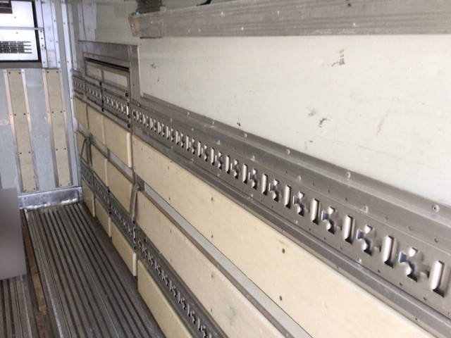 いすゞエルフ冷凍車（冷蔵車）小型（2t・3t）[写真14]