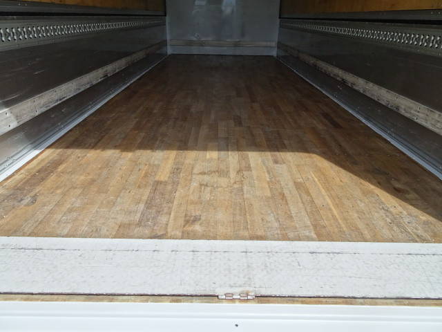 いすゞフォワードアルミウイング中型（4t）[写真11]