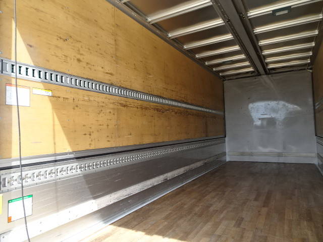 いすゞフォワードアルミウイング中型（4t）[写真13]