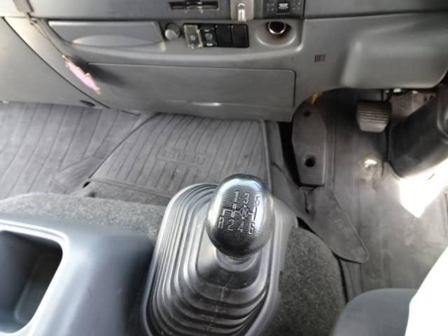 いすゞフォワードアルミウイング中型（4t）[写真27]