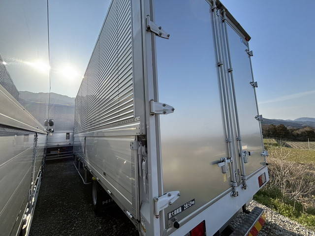 日野レンジャーアルミウイング中型（4t）[写真02]