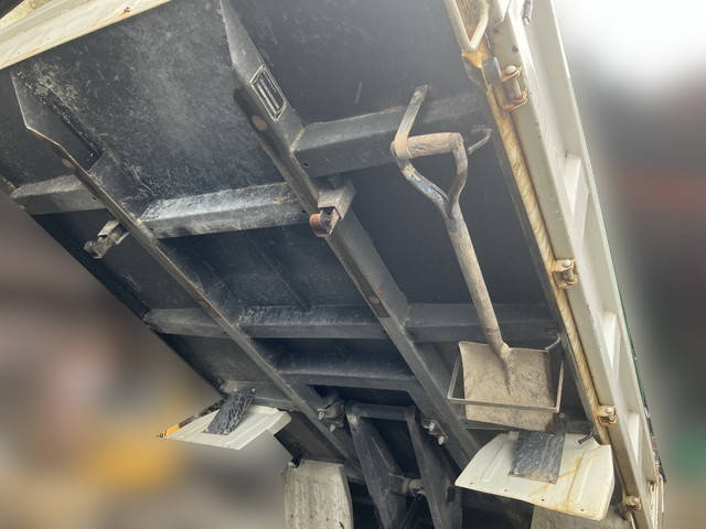 三菱ふそうキャンターダンプ小型（2t・3t）[写真11]