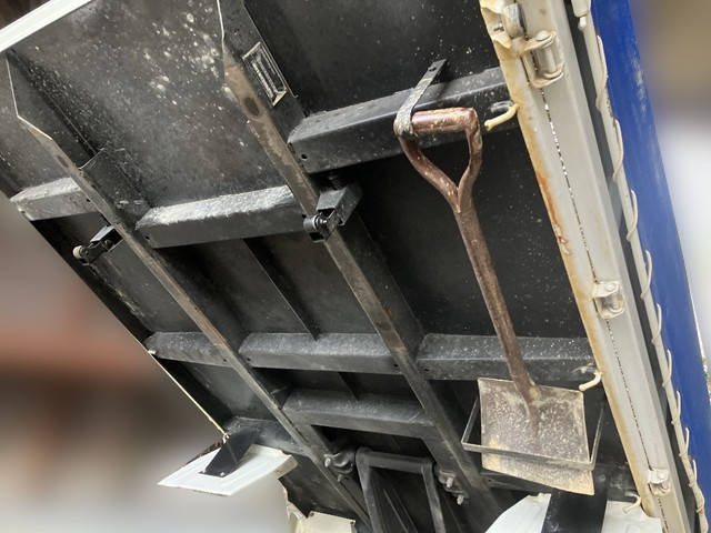 三菱ふそうキャンターダンプ小型（2t・3t）[写真09]