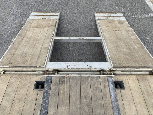 三菱ふそうスーパーグレートセルフローダー大型（10t）[写真10]