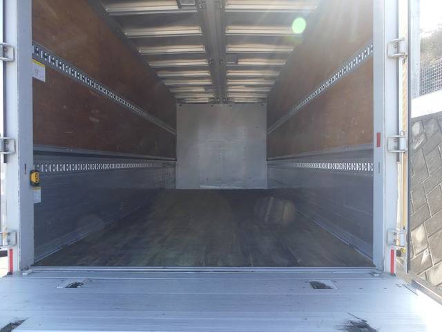 いすゞフォワードアルミウイング中型（4t）[写真10]