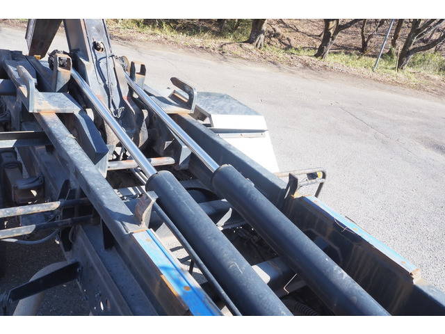 いすゞフォワードコンテナ専用車増トン（6t・8t）[写真14]