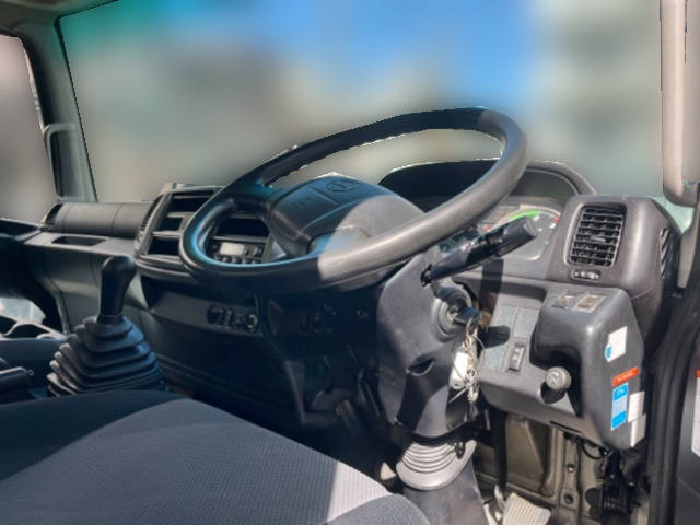 日野レンジャーアルミバン中型（4t）[写真32]