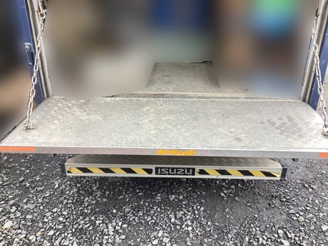 いすゞエルフアルミバン小型（2t・3t）[写真07]