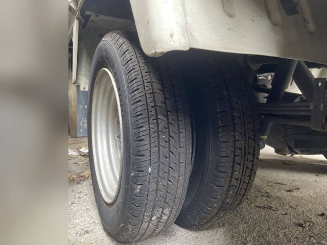 トヨタトヨエース平ボディ小型（2t・3t）[写真13]