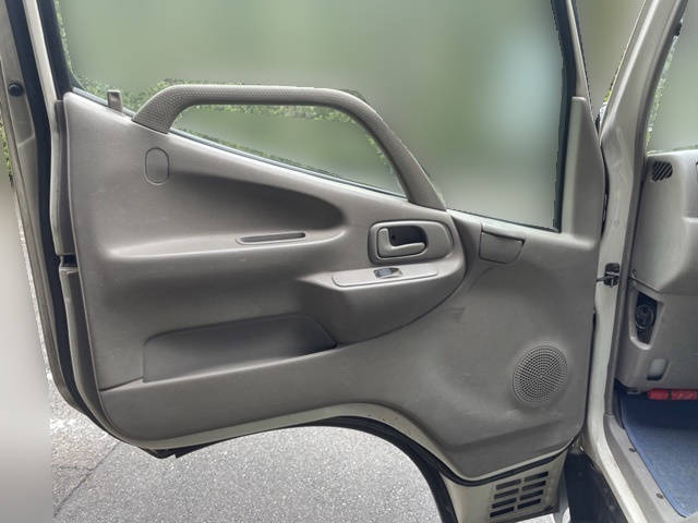 トヨタトヨエース平ボディ小型（2t・3t）[写真23]