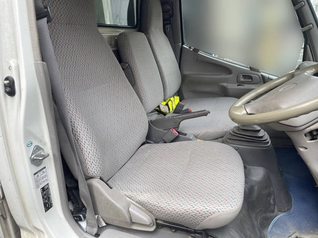 トヨタトヨエース平ボディ小型（2t・3t）[写真28]