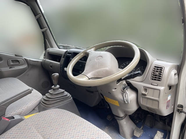 トヨタトヨエース平ボディ小型（2t・3t）[写真29]