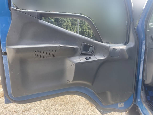 三菱ふそうキャンターダンプ・クレーン付小型（2t・3t）[写真29]