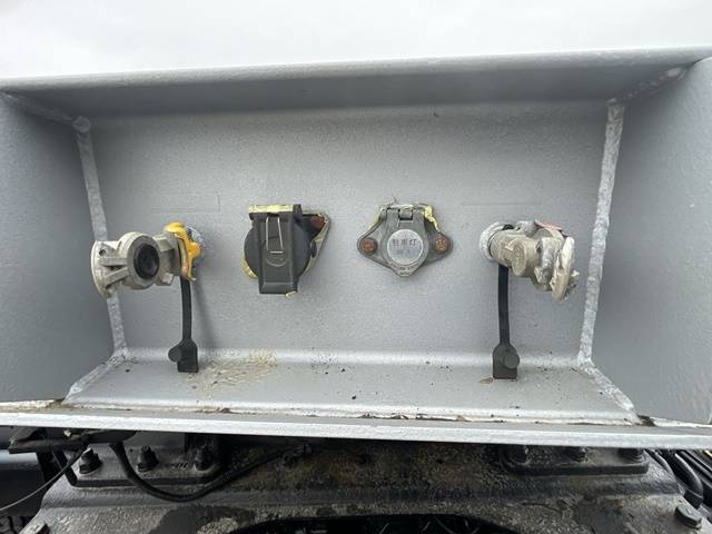 UDトラックスクオントレーラーヘッド（トラクターヘッド）大型（10t）[写真11]