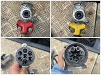 UDトラックスクオントレーラーヘッド（トラクターヘッド）大型（10t）[写真13]