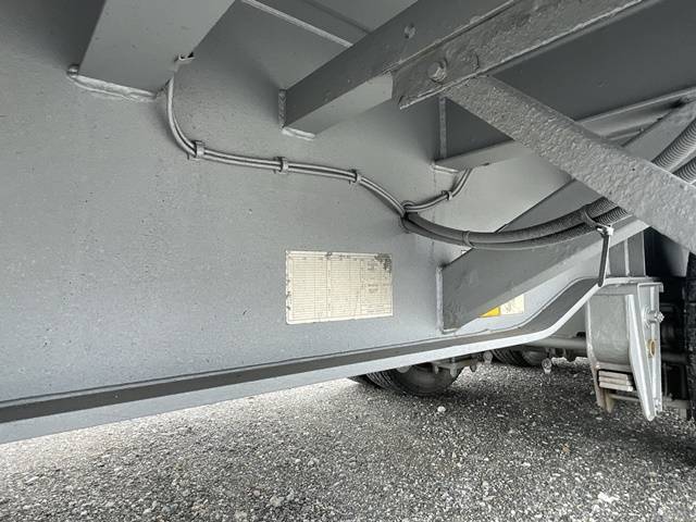 UDトラックスクオントレーラーヘッド（トラクターヘッド）大型（10t）[写真24]