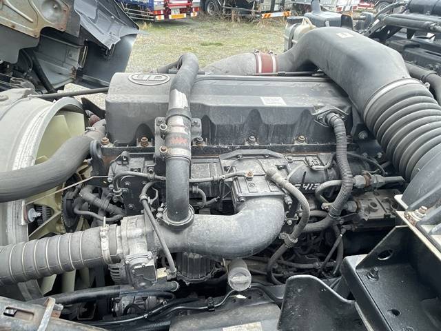 UDトラックスクオントレーラーヘッド（トラクターヘッド）大型（10t）[写真25]