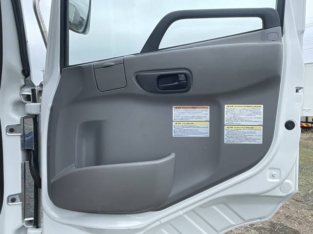 UDトラックスクオントレーラーヘッド（トラクターヘッド）大型（10t）[写真30]