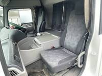 UDトラックスクオントレーラーヘッド（トラクターヘッド）大型（10t）[写真32]