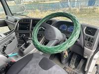 UDトラックスクオントレーラーヘッド（トラクターヘッド）大型（10t）[写真35]