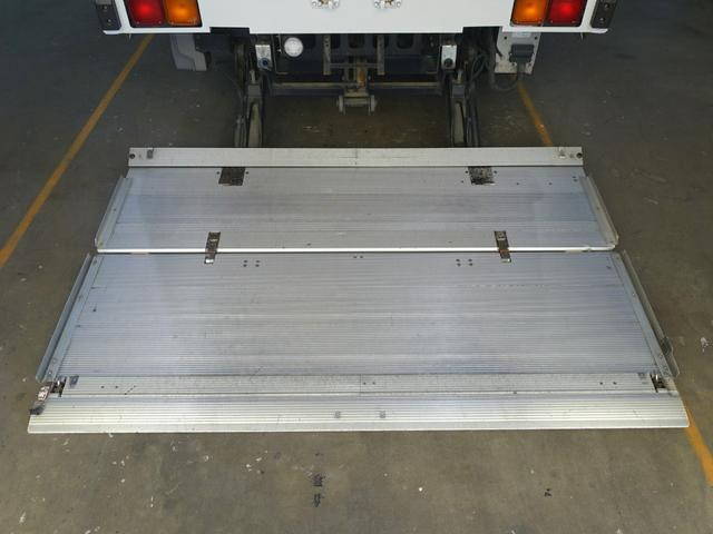 いすゞフォワードアルミウイング増トン（6t・8t）[写真12]