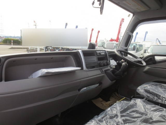 三菱ふそうキャンターアルミウイング小型（2t・3t）[写真16]