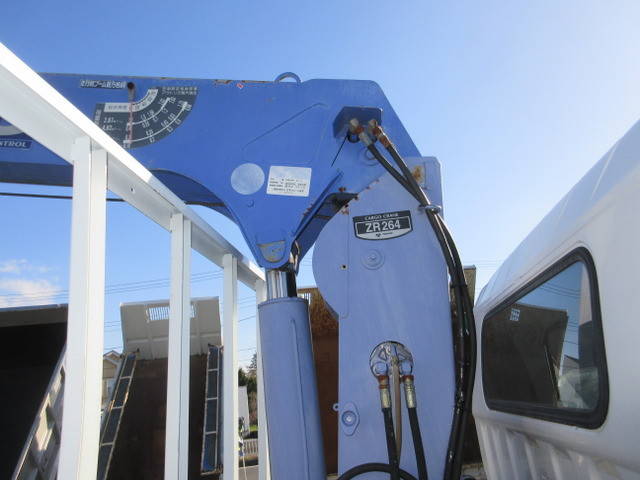 三菱ふそうキャンタークレーン4段小型（2t・3t）[写真09]