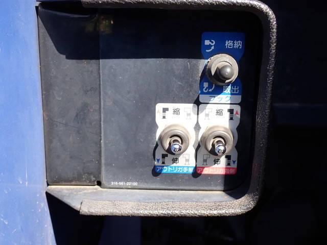 いすゞエルフクレーン3段小型（2t・3t）[写真19]