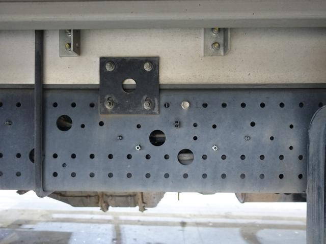 いすゞフォワードアルミウイング中型（4t）[写真26]