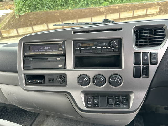 UDトラックスコンドルセルフクレーン3段増トン（6t・8t）[写真31]