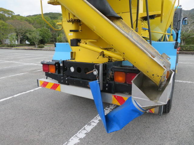 いすゞギガミキサー車（コンクリートミキサー）大型（10t）[写真26]