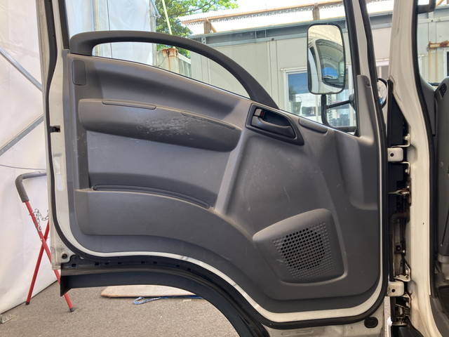 いすゞエルフ冷凍車（冷蔵車）小型（2t・3t）[写真28]