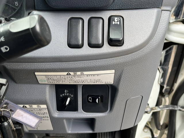 三菱ふそうキャンタークレーン4段小型（2t・3t）[写真26]