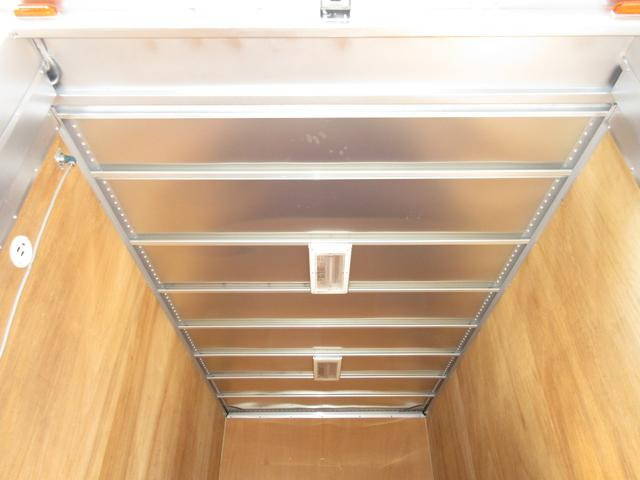 日野デュトロアルミバン小型（2t・3t）[写真11]