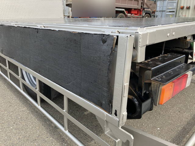 三菱ふそうキャンター平ボディ小型（2t・3t）[写真16]