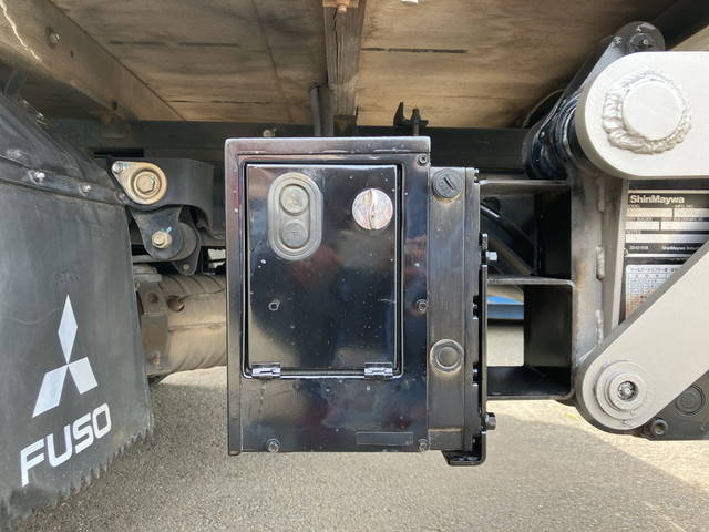 三菱ふそうキャンター平ボディ小型（2t・3t）[写真18]