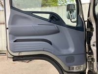 三菱ふそうキャンター平ボディ小型（2t・3t）[写真28]