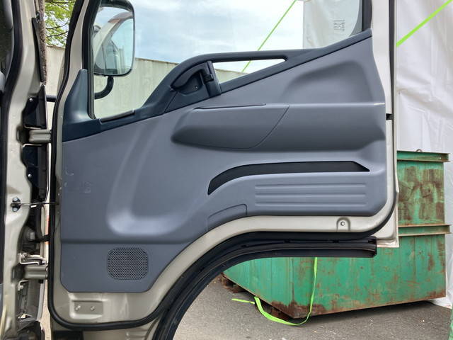 三菱ふそうキャンター平ボディ小型（2t・3t）[写真29]