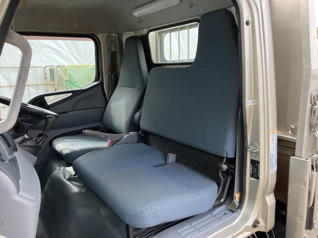 三菱ふそうキャンター平ボディ小型（2t・3t）[写真30]